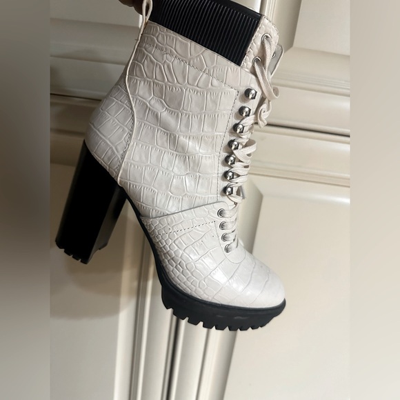 Vince camuto combat boot white leather 8.5 - Picture 1 of 5